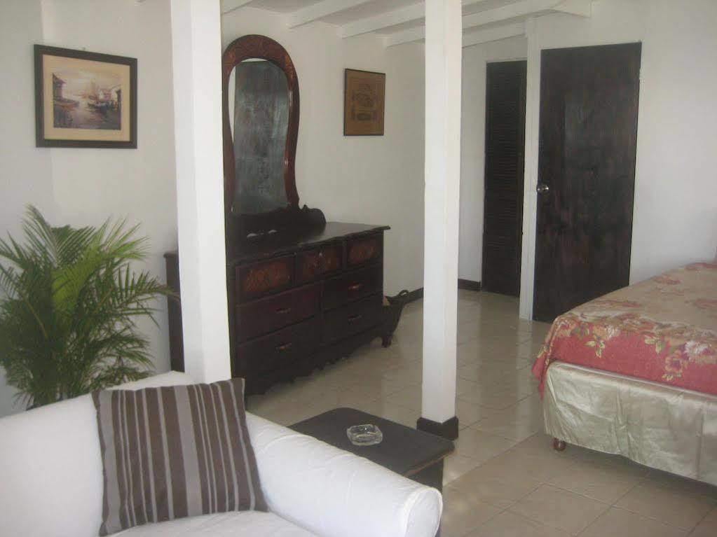Roots Bamboo Beach Resort Negril Exterior foto
