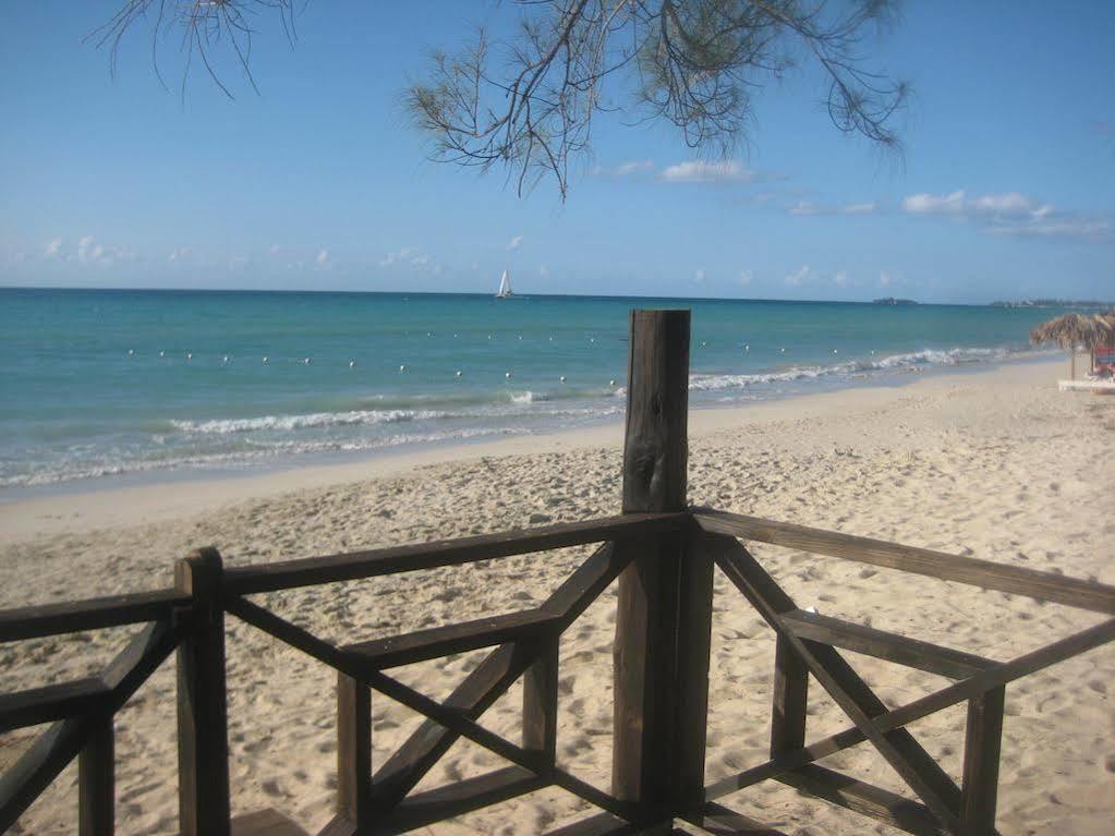 Roots Bamboo Beach Resort Negril Exterior foto